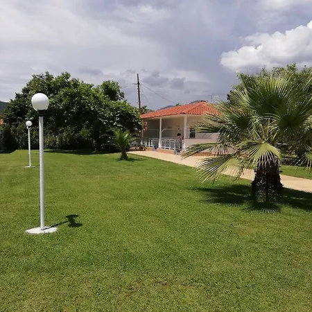 Dimitris & דירה